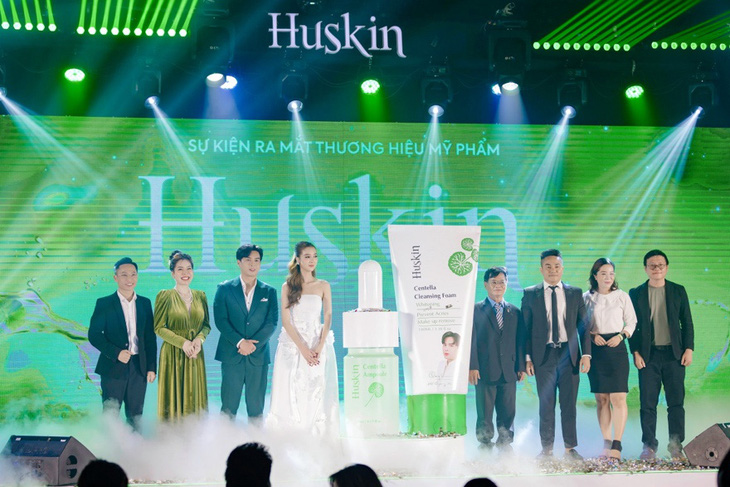 Ca sĩ Hồ Quang Hiếu ra mắt thương hiệu mỹ phẩm Huskin- Ảnh 2.