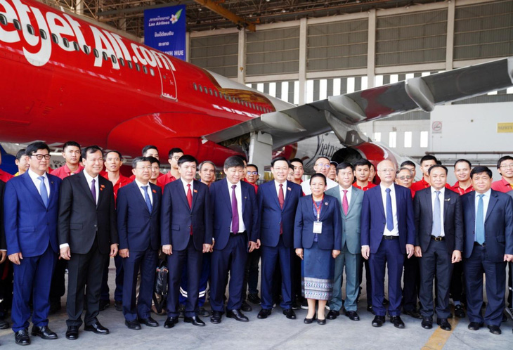 Chủ tịch Quốc hội thăm Trung tâm Kỹ thuật tàu bay hợp tác Vietjet và Lao Airlines- Ảnh 1.