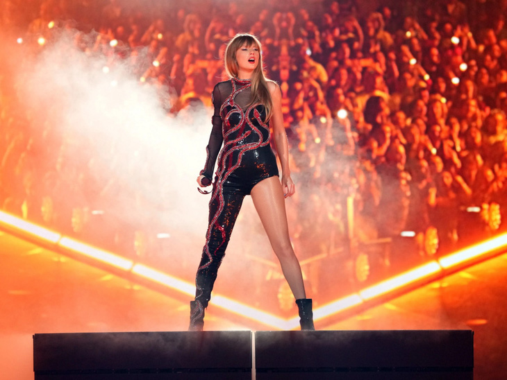 Taylor Swift nhập hội &quot;phú bà&quot; - tỉ phú giàu nhất thế giới chỉ nhờ ca hát