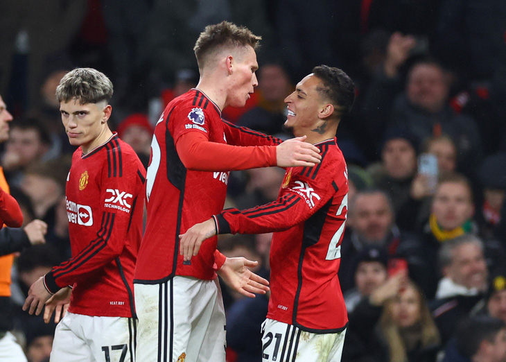 McTominay (giữa) là người hùng của Man United - Ảnh: REUTERS