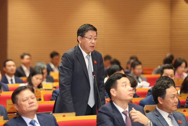Ông Dương Đức Tuấn - phó chủ tịch UBND TP Hà Nội - trả lời tái chất vấn của đại biểu - Ảnh: QUANG VIỄN
