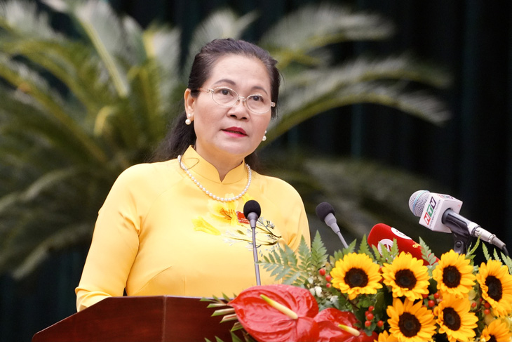 Chủ tịch HĐND TP.HCM Nguyễn Thị Lệ phát biểu bế mạc phiên họp - Ảnh: HỮU HẠNH 