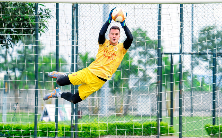 Filip Nguyễn trong màu áo CLB Công An Hà Nội - Ảnh: CAHN FC