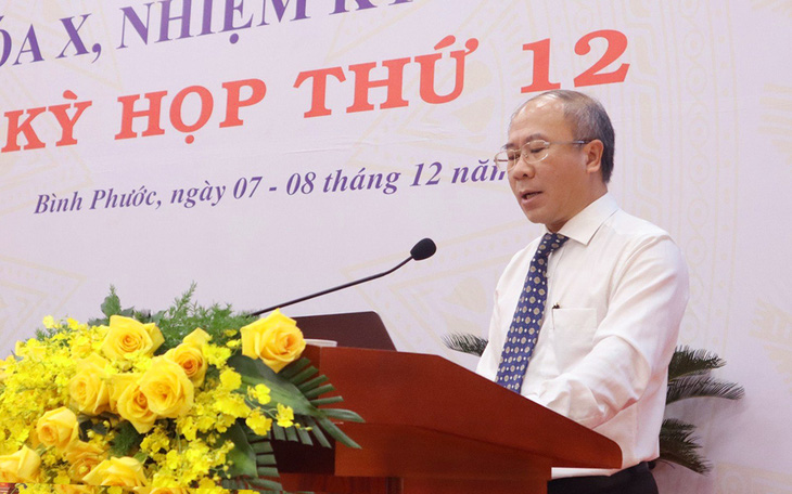 Ông Nguyễn Minh Quang, giám đốc Sở Thông tin và Truyền thông tỉnh Bình Phước, trả lời tại phiên chất vấn - Ảnh: AN BÌNH