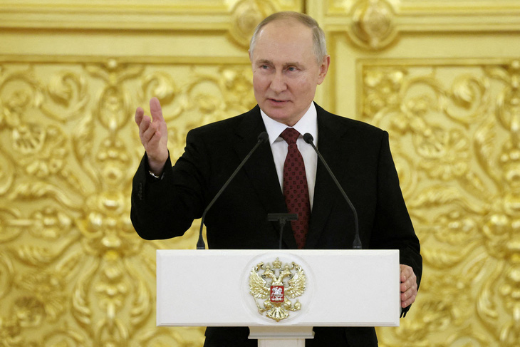 Truyền thông nước ngoài đánh giá ông Putin dường như chắc chắn thắng trong cuộc bầu cử tổng thống năm sau - Ảnh: REUTERS
