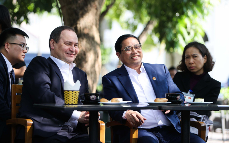 Thủ tướng Việt Nam, Belarus đi uống cà phê, ngắm Cột cờ Hà Nội