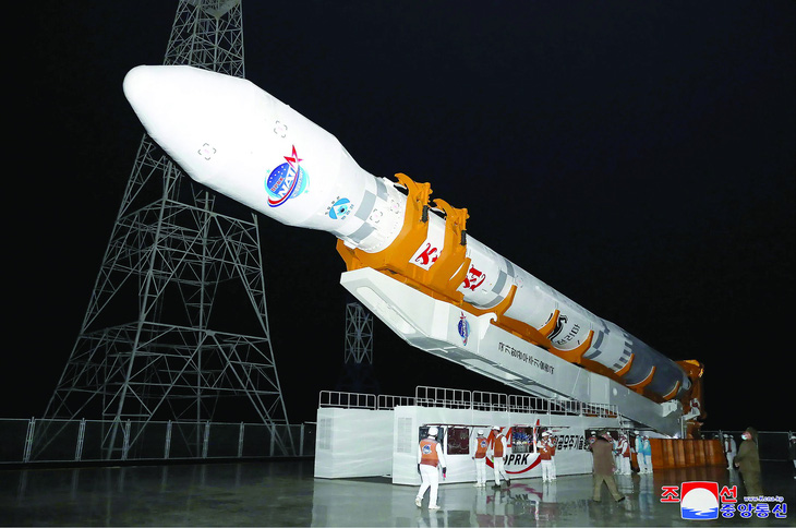 Tên lửa Chollima-1 mang vệ tinh trinh sát Malligyong-1 vào quỹ đạo ngày 21-11, theo hãng tin Triều Tiên KCNA. Ảnh: KCNA