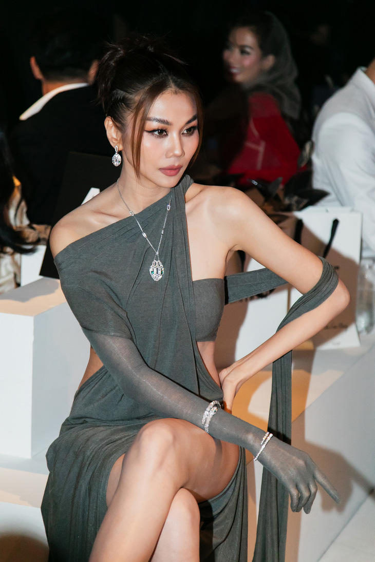 Lần gần đây nhất và cũng là lần đầu Thanh Hằng cùng chồng đi sự kiện sau đám cưới là show thời trang của nhà thiết kế Công Trí cách đây 2 tuần.