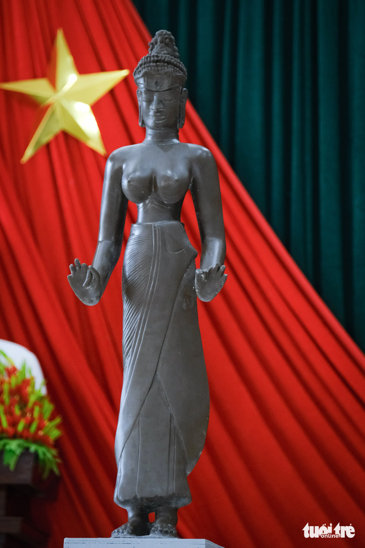 Phiên bản 1:1 tượng Bồ tát Tara được TP Đà Nẵng trao tặng cho Bảo tàng Quảng Nam phục vụ trưng bày - Ảnh: TẤN LỰC 