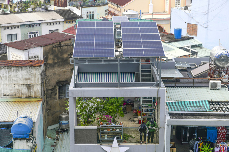 Điện mặt trời nhà dân ở quận Phú Nhuận, TP.HCM - Ảnh: QUANG ĐỊNH
