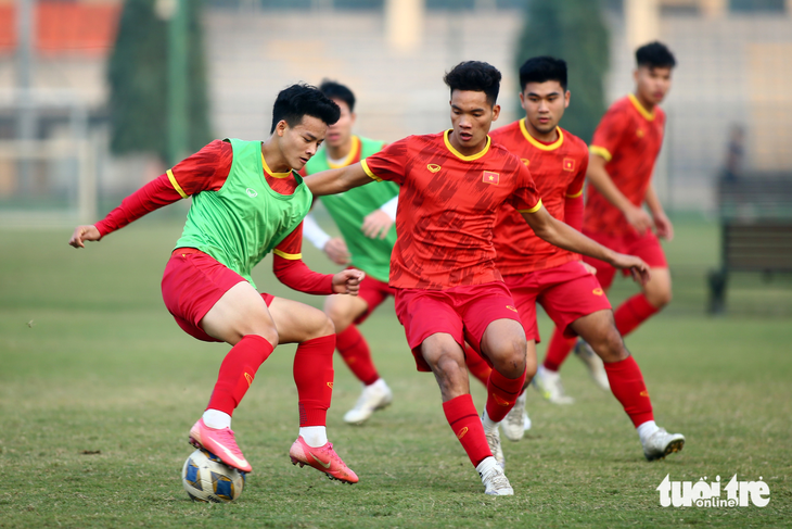 Tuyển U20 Việt Nam rèn khả năng tấn công từ... thủ môn - Ảnh 1.