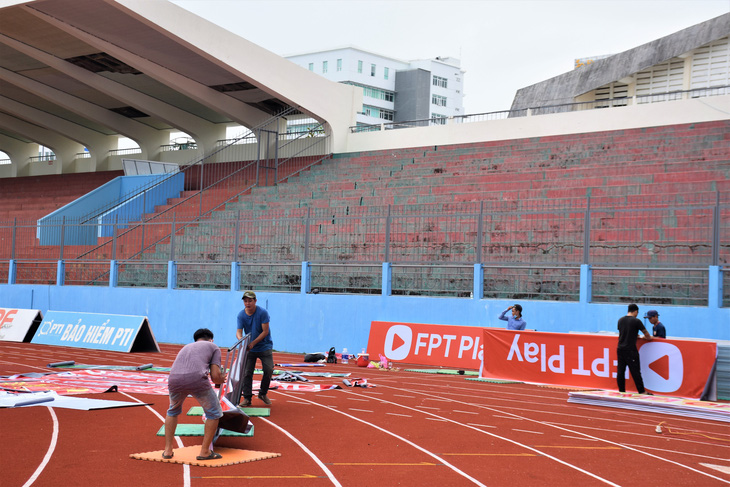 Khánh Hòa gấp rút sửa chữa sân vận động 19-8 trước mùa giải V-League 2023 - Ảnh 2.
