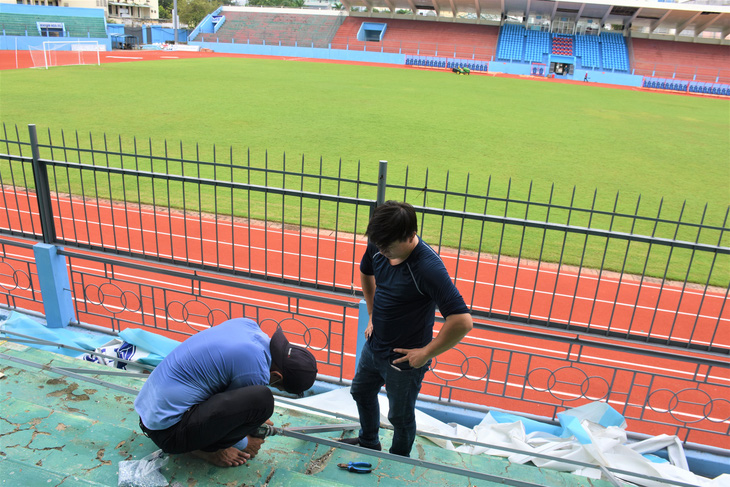 Khánh Hòa gấp rút sửa chữa sân vận động 19-8 trước mùa giải V-League 2023 - Ảnh 4.
