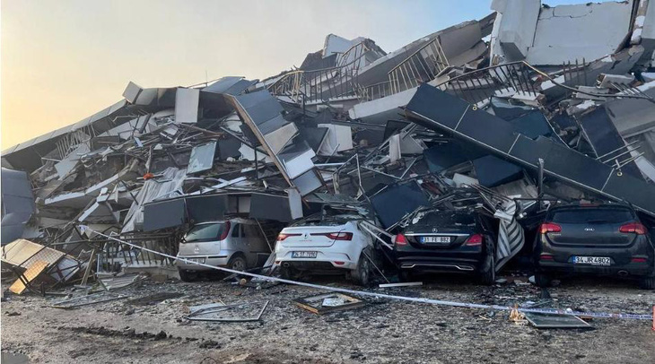 3.450 tòa nhà sụp đổ trong động đất ở Thổ Nhĩ Kỳ, nghi ngờ do chất lượng kém - Ảnh 1.