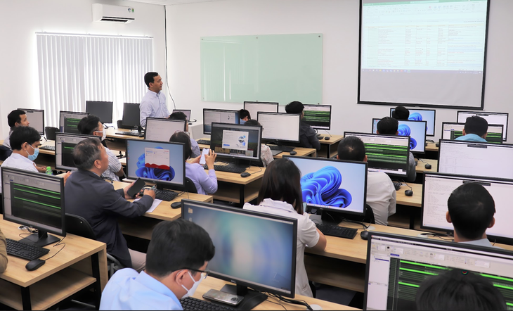 Tập đoàn chip Mỹ hoàn thành đào tạo 24 giảng viên thiết kế vi mạch Việt Nam - Ảnh 1.