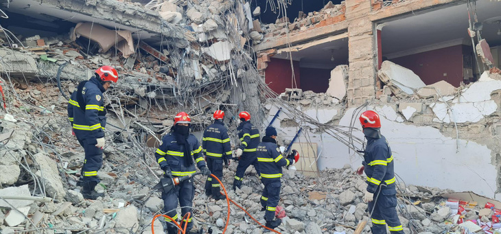 Đội cứu hộ Việt Nam bắt đầu tìm kiếm nạn nhân động đất ở Thổ Nhĩ Kỳ - Ảnh 3.