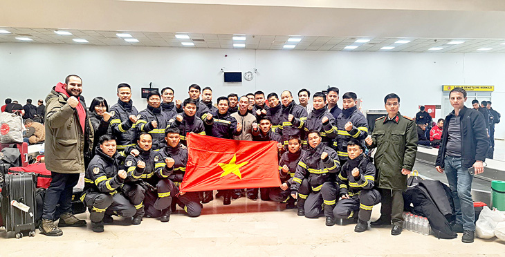 Đoàn cứu hộ Bộ Công an Việt Nam đến Thổ Nhĩ Kỳ ngày 10-2, bày tỏ quyết tâm hỗ trợ nước bạn - Ảnh: Thành viên đoàn cung cấp