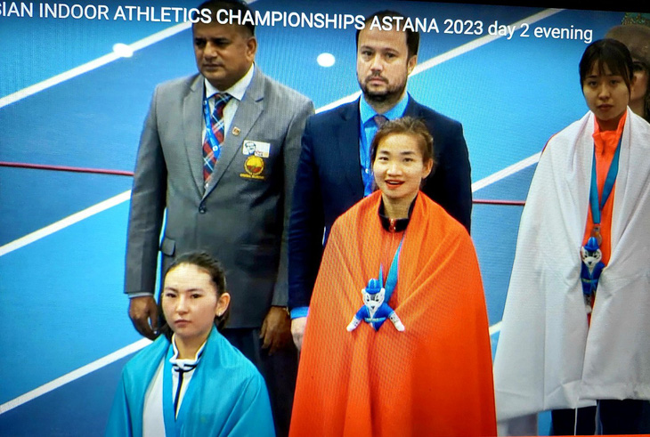 Nguyễn Thị Oanh giành huy chương vàng Giải vô địch điền kinh châu Á trong nhà 2023 - Ảnh 1.