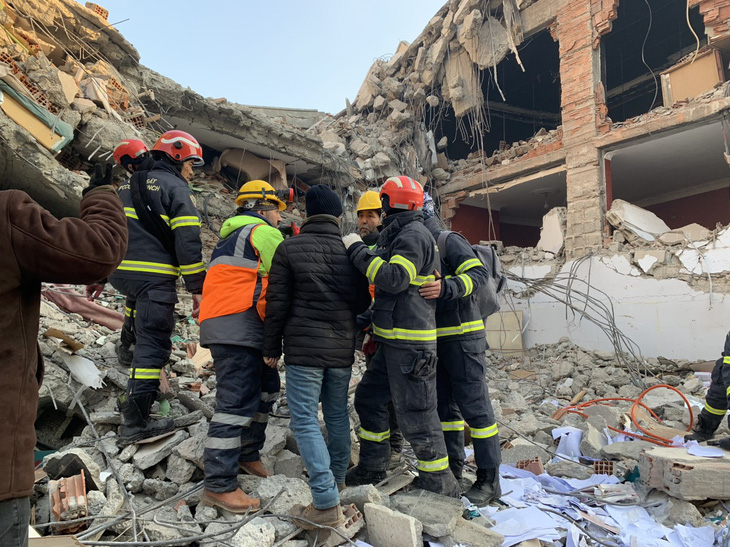 Đội cứu hộ Việt Nam bắt đầu tìm kiếm nạn nhân động đất ở Thổ Nhĩ Kỳ - Ảnh 2.