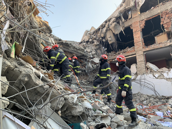 Đội cứu hộ Việt Nam bắt đầu tìm kiếm nạn nhân động đất ở Thổ Nhĩ Kỳ - Ảnh 1.
