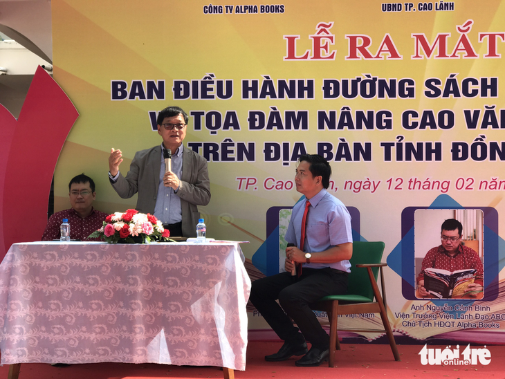 Ông Lê Hoàng - Phó chủ tịch Hội Xuất bản Việt Nam - chia sẻ tại buổi tọa đàm nâng cao văn hóa đọc tại tỉnh Đồng Tháp
