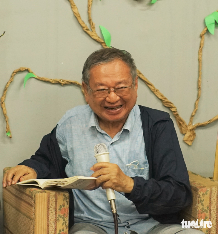 Ở tuổi 83, nhà văn Đỗ Hồng Ngọc vẫn dí dỏm khi trò chuyện cùng bạn đọc - Ảnh: HUỲNH VY