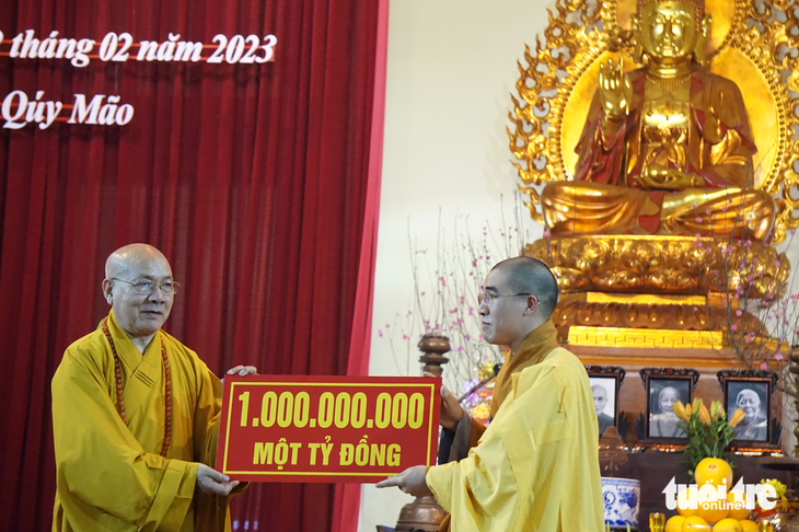 Học viện Phật giáo Việt Nam nhận 10 tỉ tiền công đức, trong đó chùa Ba Vàng cúng dường 1 tỉ - Ảnh 1.