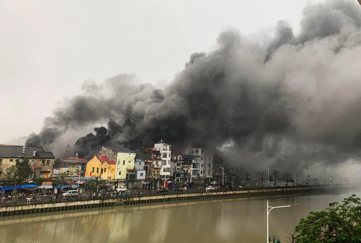 Cháy lớn tại chợ Tam Bạc Hải Phòng - Ảnh 2.
