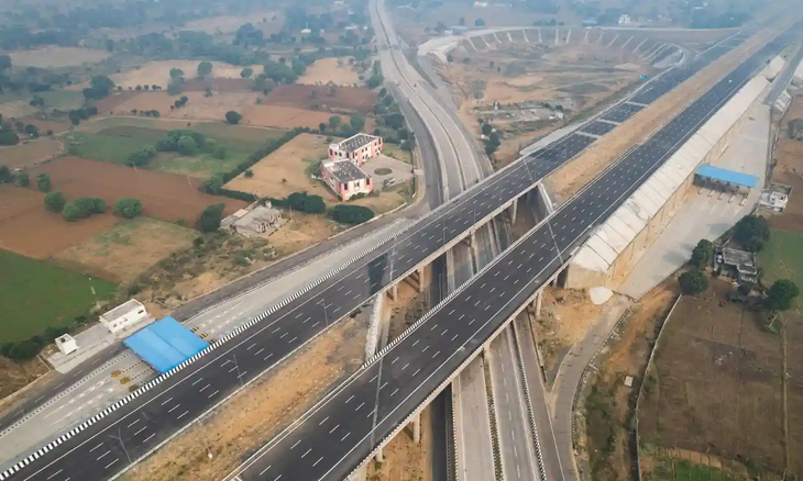 Một phần tuyến đường cao tốc mới nhất, dài nhất của Ấn Độ nhằm bắt kịp sự phát triển cơ sở hạ tầng của Trung Quốc - Ảnh: AFP