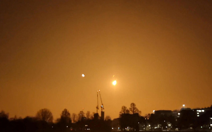 Video tiểu hành tinh lao vào Trái đất, "thắp sáng" trời đêm