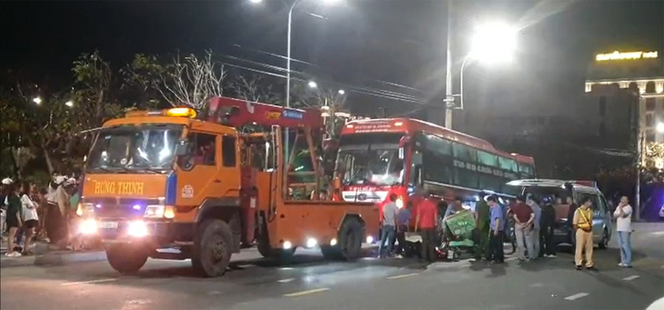Bắt khẩn cấp tài xế xe khách gây tai nạn giữa phố Tuy Hòa làm hai người chết - Ảnh 2.