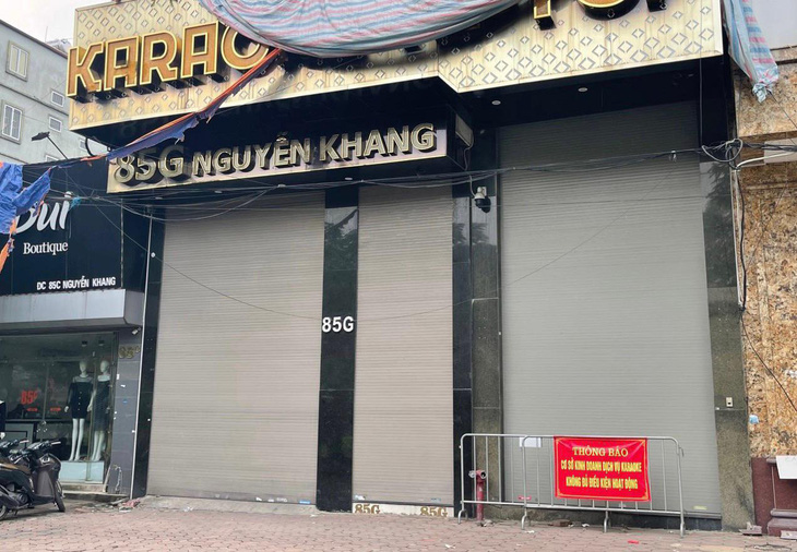 Nhiều quán karaoke ở Hà Nội đã nghiệm thu đủ vẫn bị bắt đóng cửa - Ảnh 1.