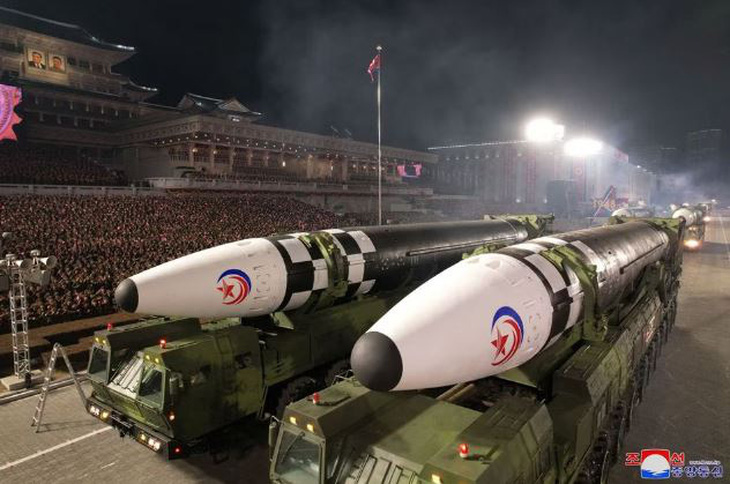 Sách trắng quốc phòng Hàn Quốc nêu đích danh Triều Tiên là kẻ thù - Ảnh 1.