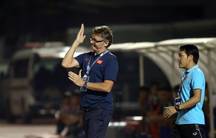 HLV Troussier từng gây ấn tượng khi đưa tuyển U19 Việt Nam giành vé dự vòng chung kết châu Á 2020 - Ảnh: N.K.