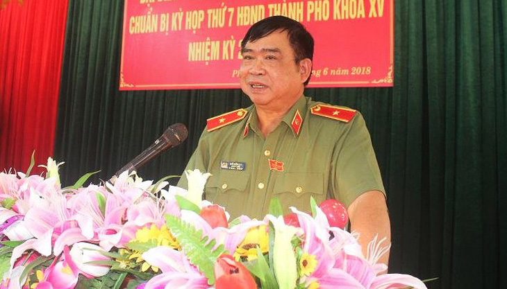 Thiếu tướng Đỗ Hữu Ca tại một buổi tiếp xúc cử tri trong năm 2018 - Ảnh: THỦY NGUYÊN