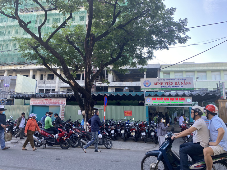 Xử lý chuyện xí phần giữ xe trước Bệnh viện Đà Nẵng - Ảnh 1.
