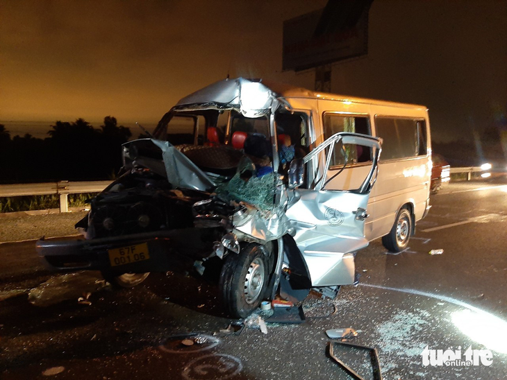 Xe khách bị tai nạn trên cao tốc Trung Lương: 2 người chết, nhiều người bị thương - Ảnh 1.