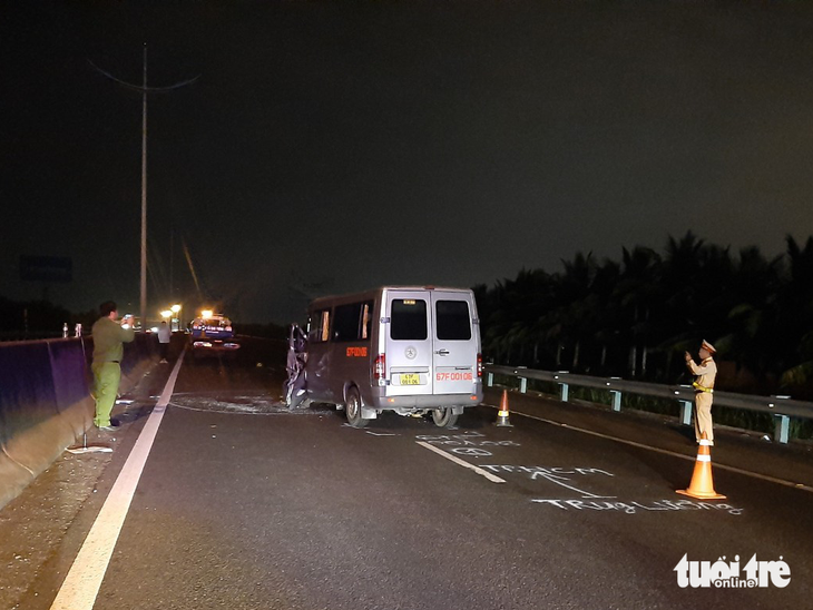 Xe khách bị tai nạn trên cao tốc Trung Lương: 2 người chết, nhiều người bị thương - Ảnh 2.