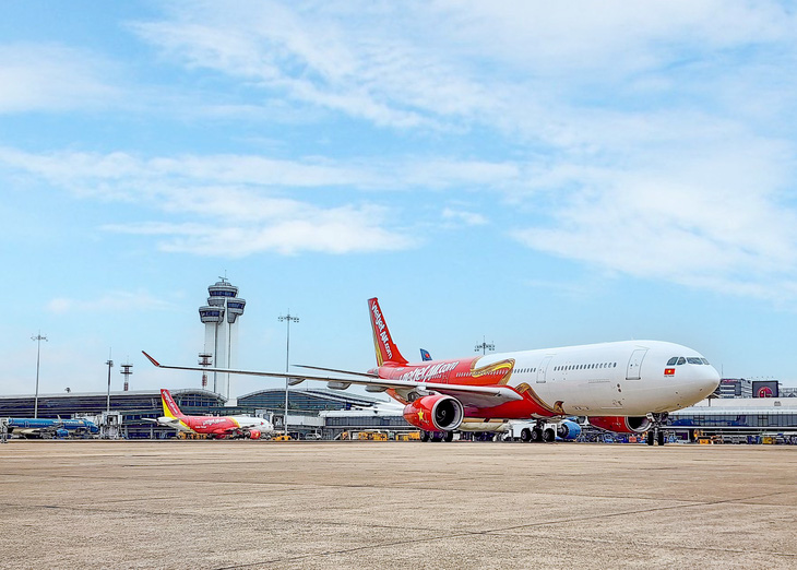 Tàu bay A330 sẵn sàng phục vụ hành khách tại sân bay Tân Sơn Nhất
