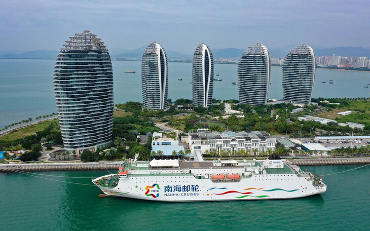 Trung Quốc xây cảng thương mại tự do lớn nhất thế giới ở Hải Nam, Việt Nam hưởng lợi gì?