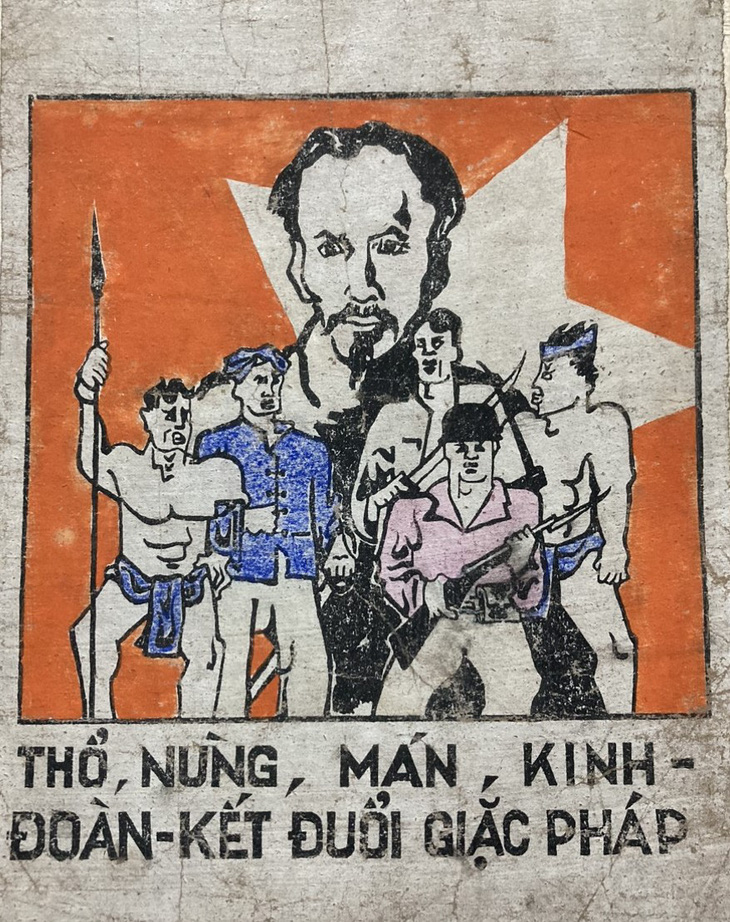 Xem tranh của danh họa vẽ trên giấy đơn sơ thời ‘nghệ sĩ là chiến sĩ’ - Ảnh 1.