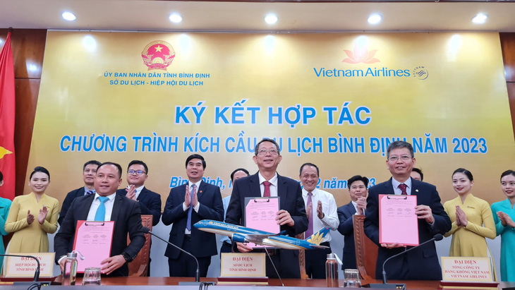 Vietnam Airlines và Bình Định hợp tác kích cầu du lịch - Ảnh 1.