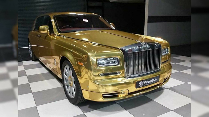 Triệu phú Ấn Độ sử dụng Rolls-Royce bọc vàng tiền tỉ làm taxi cho khách VIP - Ảnh 2.