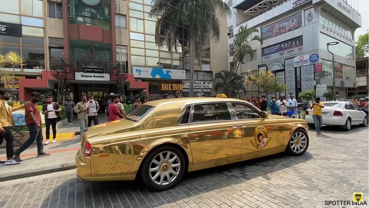 Triệu phú Ấn Độ sử dụng Rolls-Royce bọc vàng tiền tỉ làm taxi cho khách VIP - Ảnh 5.
