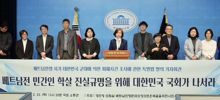 Nghị viên Hàn Quốc đòi công bằng cho nạn nhân thảm sát tại Việt Nam - Ảnh 1.