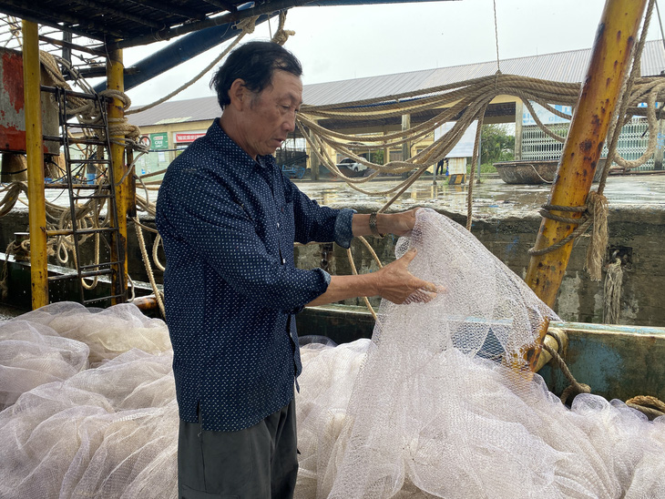 Tàu cá bị phá trên biển Hoàng Sa, ngư dân tơi tả về bờ - Ảnh 4.