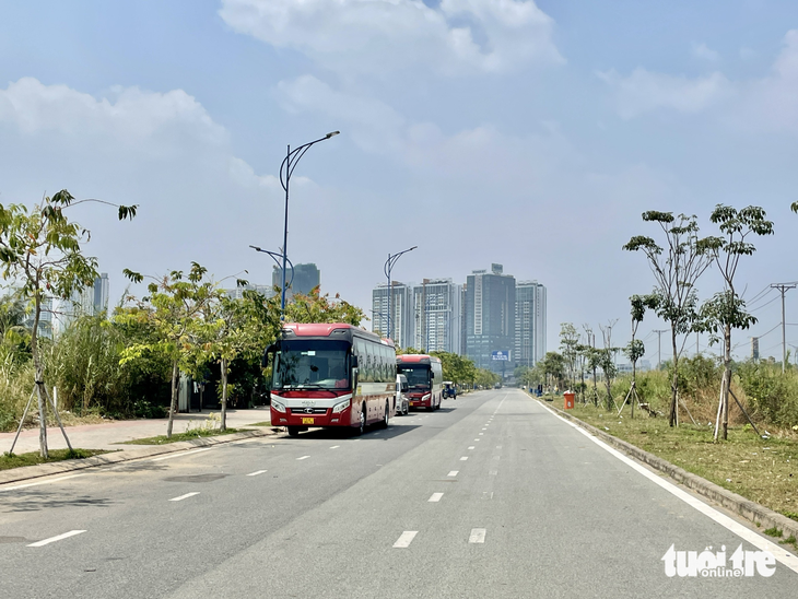 TP.HCM cấm dừng, đỗ xe thêm một tuyến đường để chặn xe dù, bến cóc phát sinh - Ảnh 1.