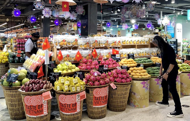 Hàng Việt được phân phối vào nhiều siêu thị, hệ thống phân phối lớn của nước ngoài - Ảnh: C.T.
