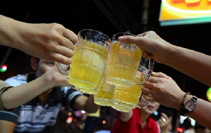 Bộ Tài chính đề xuất nâng thuế tiêu thụ đặc biệt đối với rượu, bia và thuốc lá - Ảnh: CTV