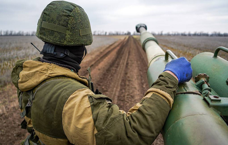 Anh cấm xuất khẩu mọi mặt hàng Nga dùng trong chiến sự Ukraine - Ảnh 1.